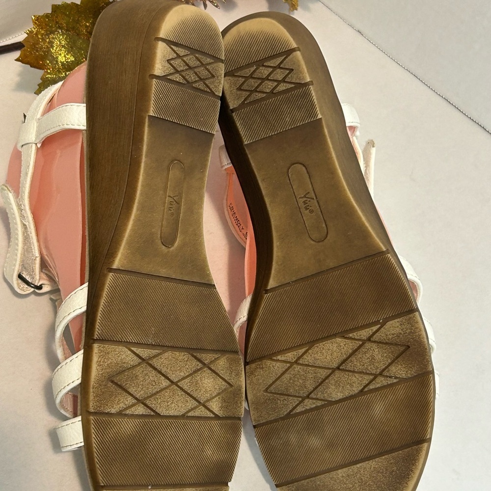 Yuu White Floral Women's Sandals - Picture 4 of 5